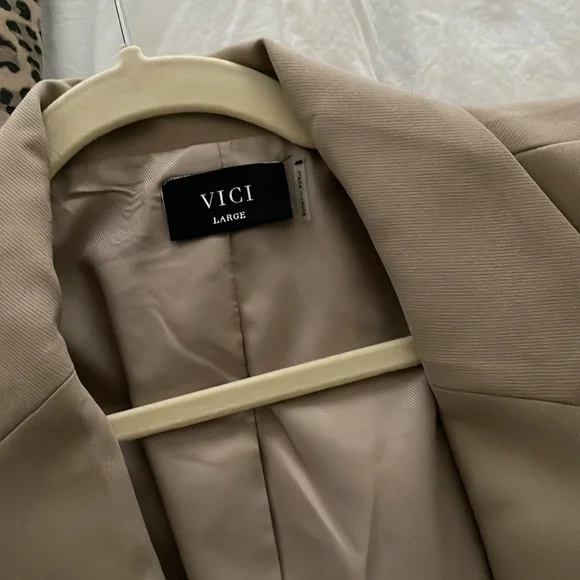 Vici Oversized Khaki Blazer - Picture 4 of 5
